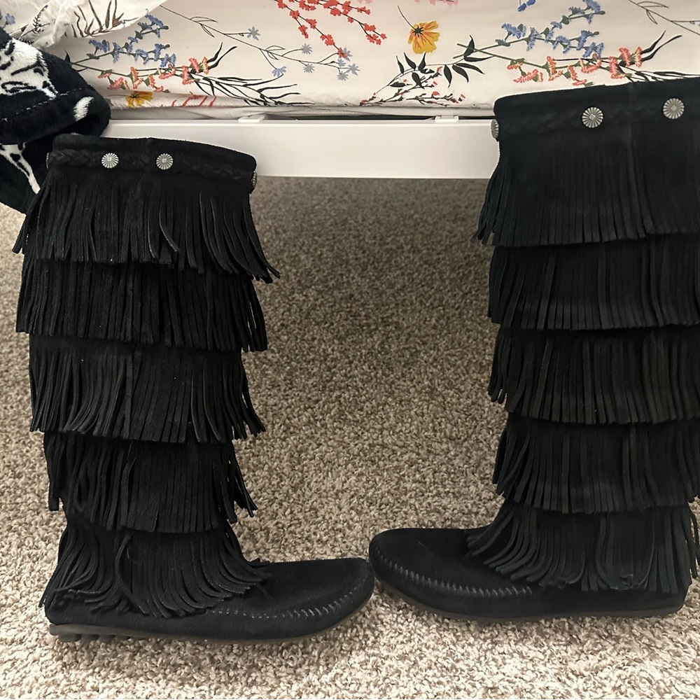 Minnetonka Black Fringe 5 tier Boots. EUC